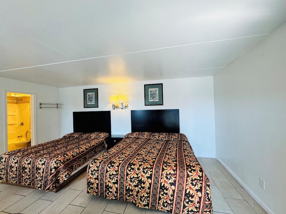Skyview Manor Motel photo 17