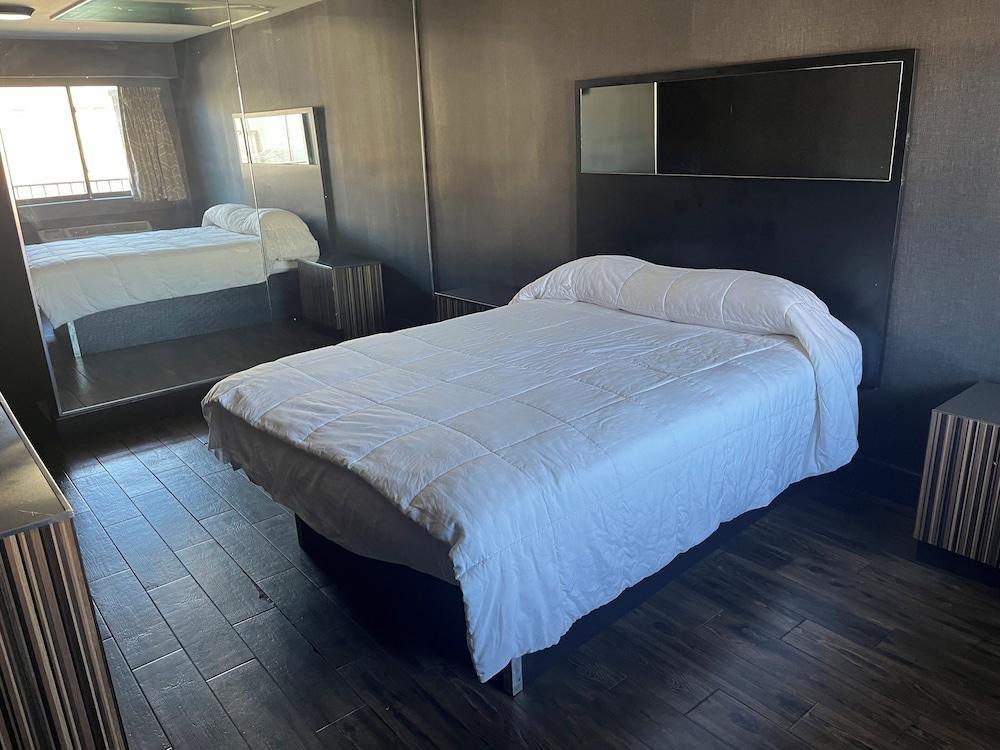 Metro Motel photo 2