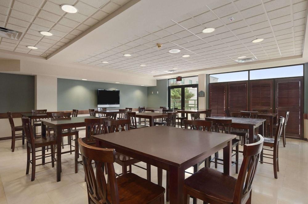 Wingate by Wyndham - Round Rock photo 22