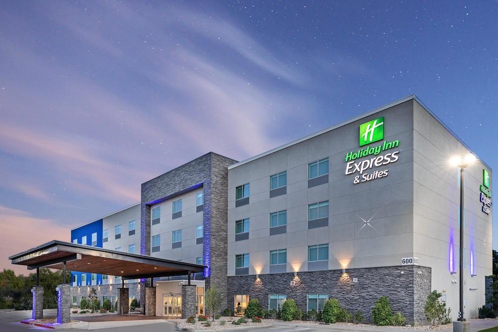 Holiday Inn Express & Suites Denton - Sanger by IHG photo 1