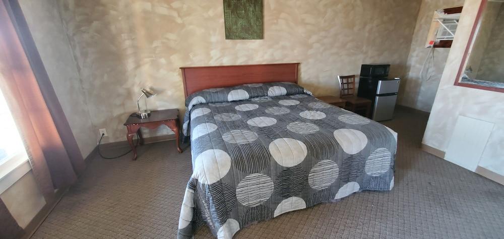 Town & Country Motel photo 11