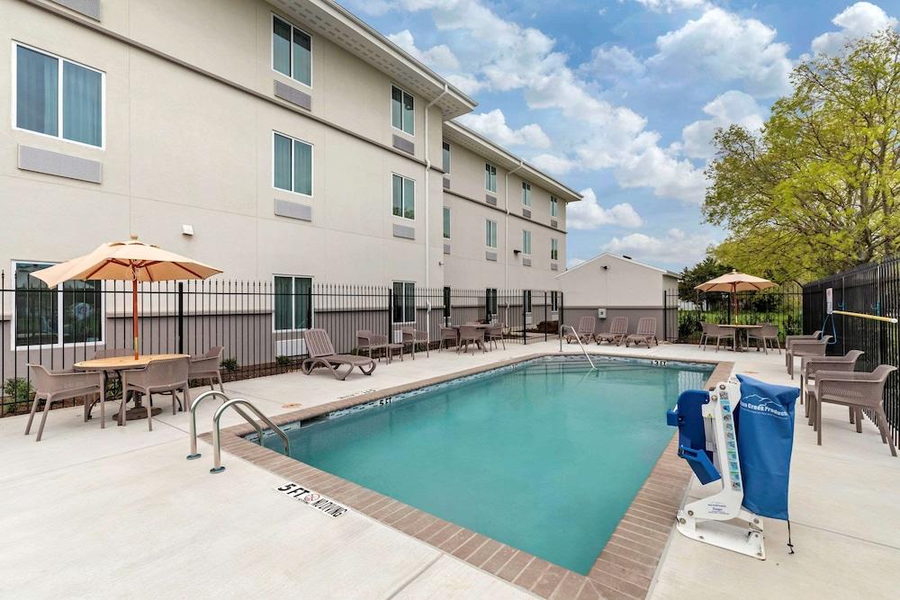 MainStay Suites Lancaster Dallas South photo 31