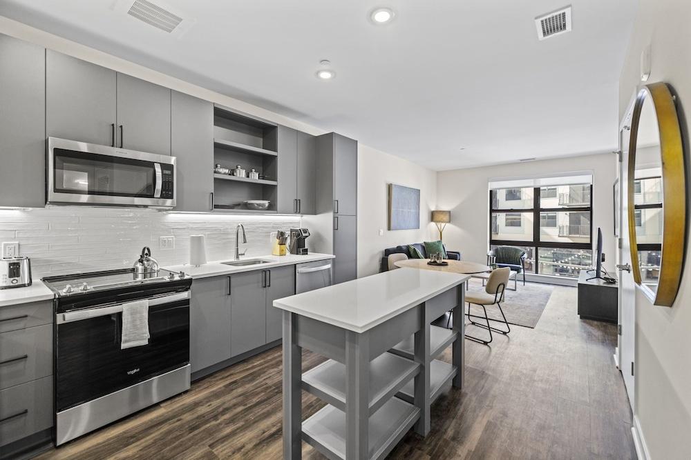 Placemakr Cathedral Heights photo 14