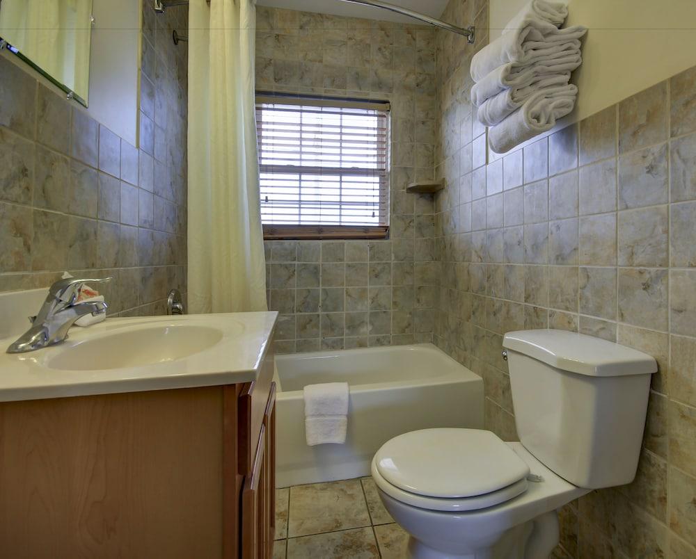 Ambassador Inn photo 16