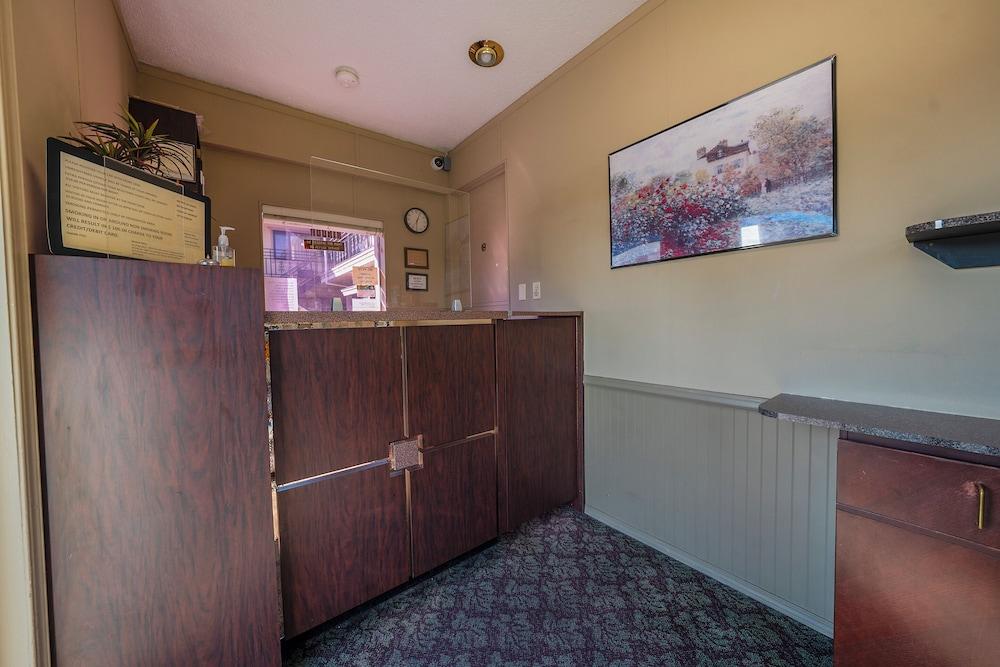 Broadway Inn photo 5