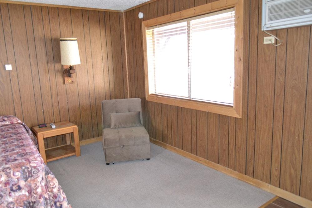 The Village Inn Motel and Restaurant photo 8