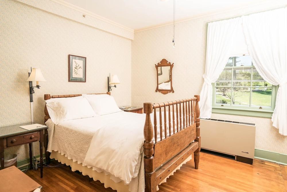 Historic General Lewis Inn photo 30