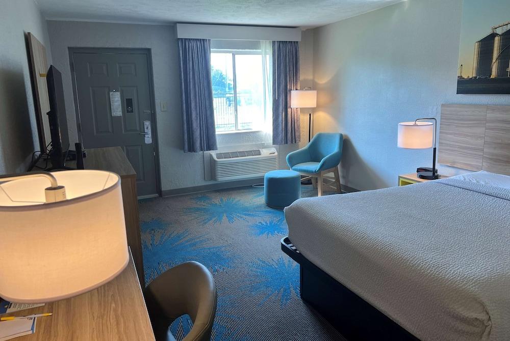 Days Inn by Wyndham Hays photo 22