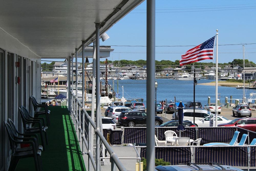 Ocean Street Inn on Hyannis Harbor photo 4