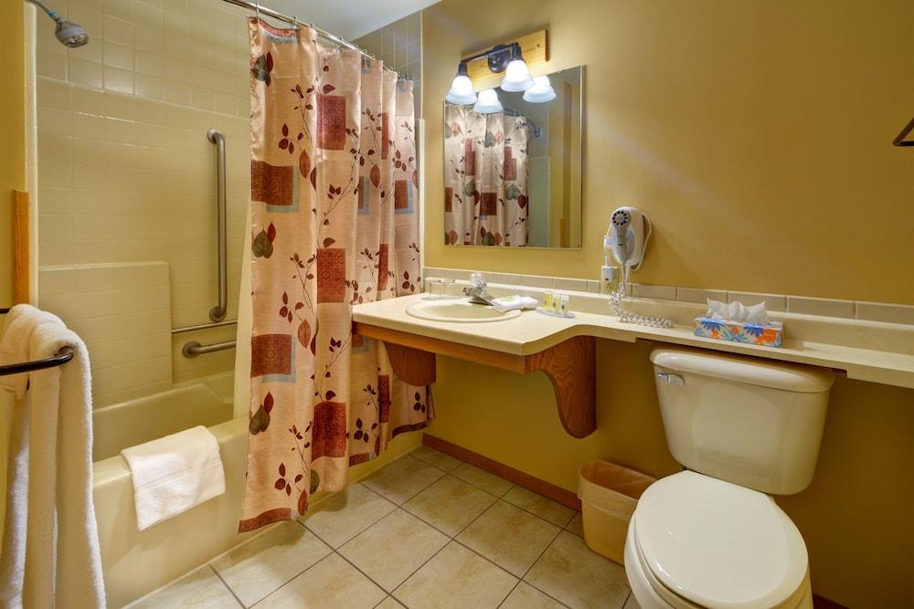 The Pointe Hotel and Suites photo 5
