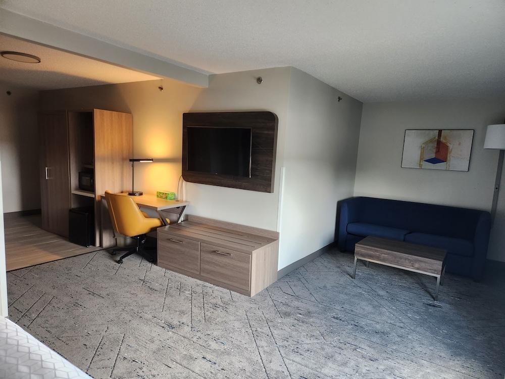 Holiday Inn Express & Suites Alliance by IHG photo 18