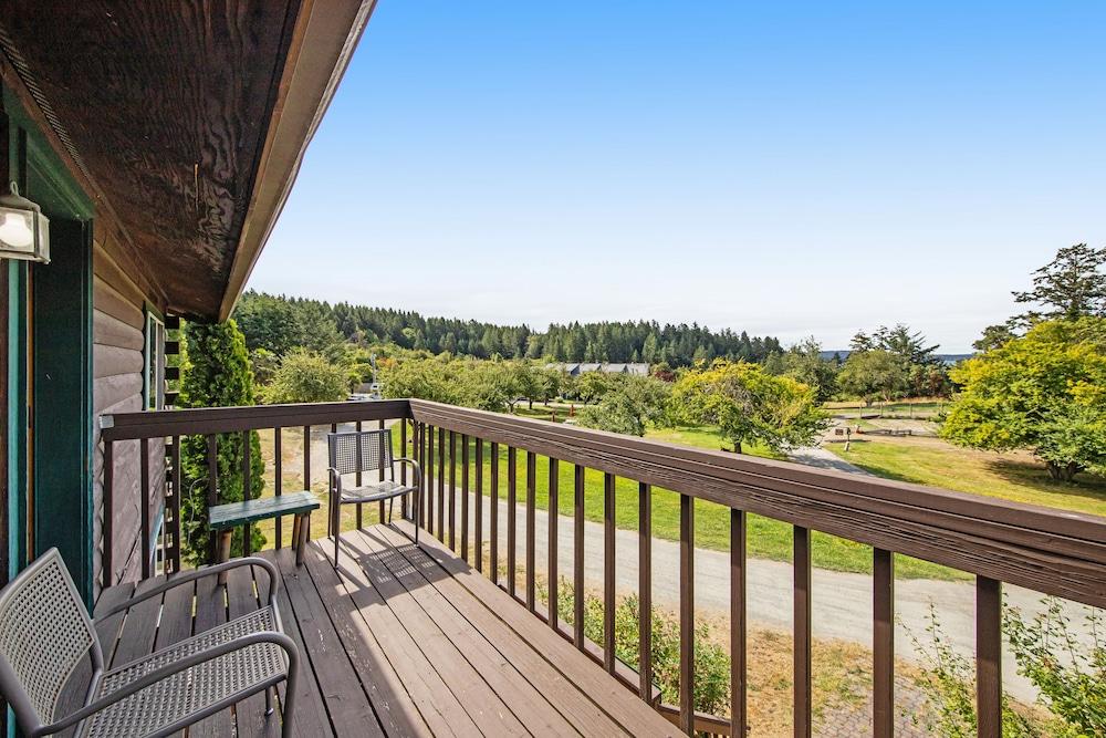 Deer Harbor Inn photo 51