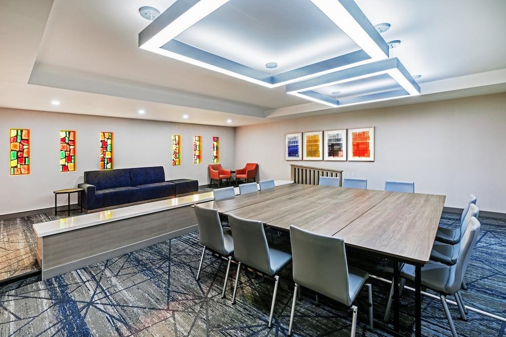 HI Express El Paso Downtown by IHG photo 4
