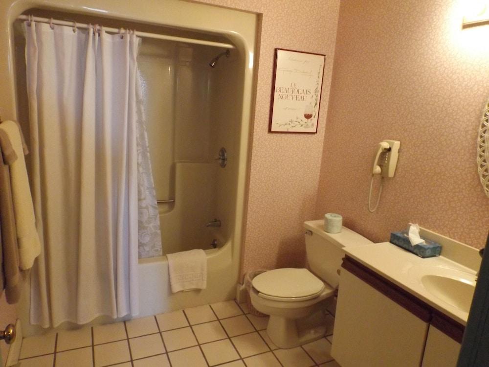 Hermanns European Inn photo 17