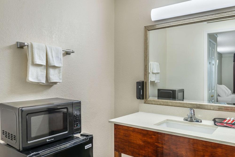 Econo Lodge Richmond-North Chesterfield photo 16