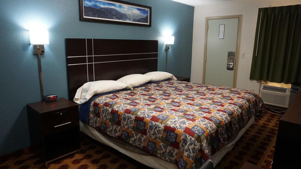 Lodge Inn photo 10
