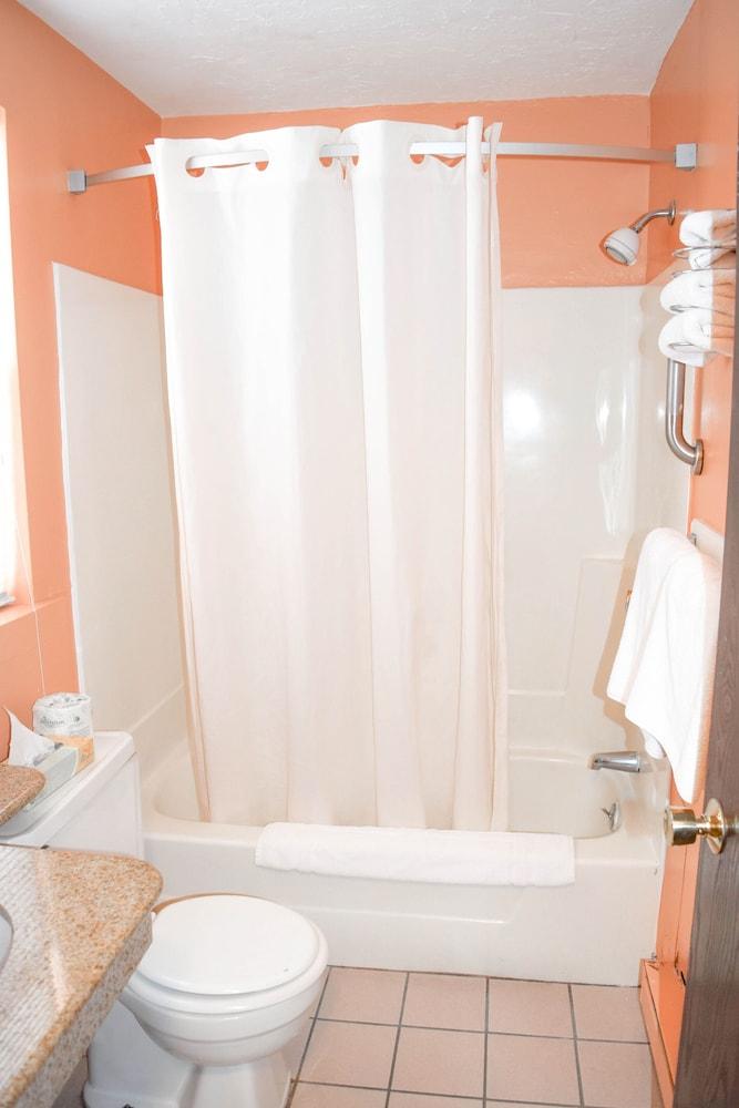 Knights Inn North Attleboro photo 33