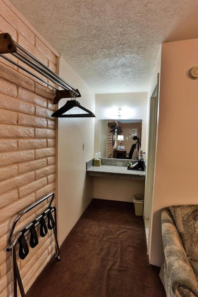 Country Inn photo 32