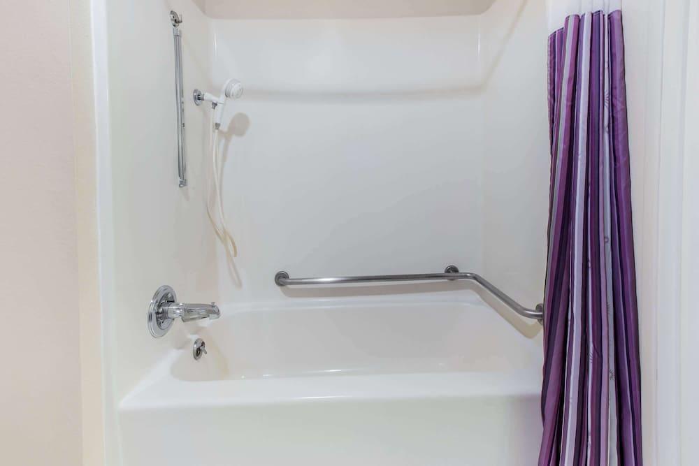 La Quinta Inn by Wyndham Detroit Southgate photo 36