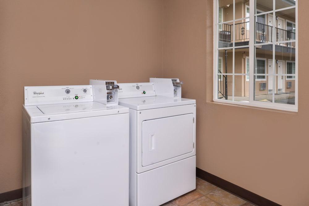 University Inn & Suites photo 24