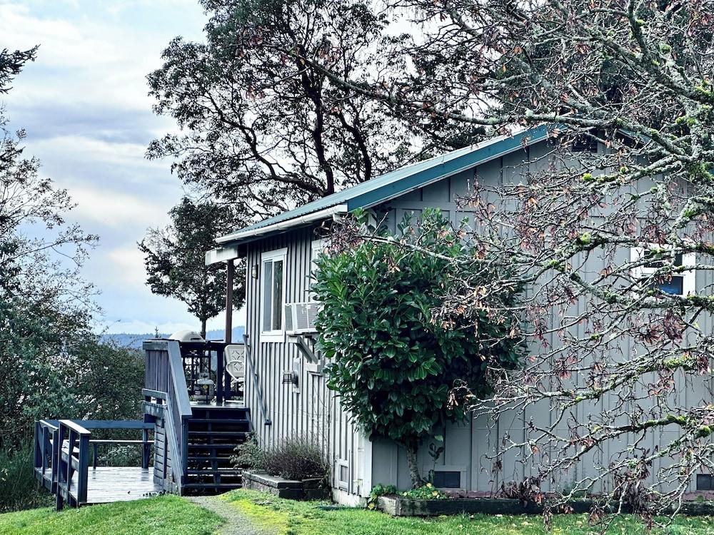 Deer Harbor Cottages photo 2