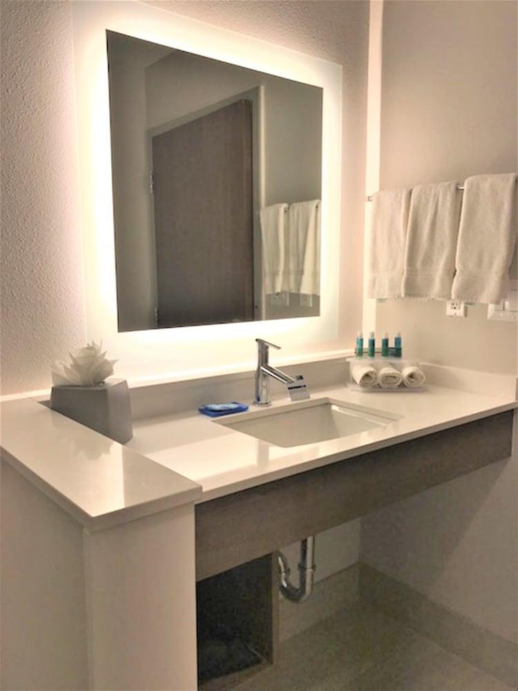 Holiday Inn Express & Suites Houston SW - Galleria Area by IHG photo 8