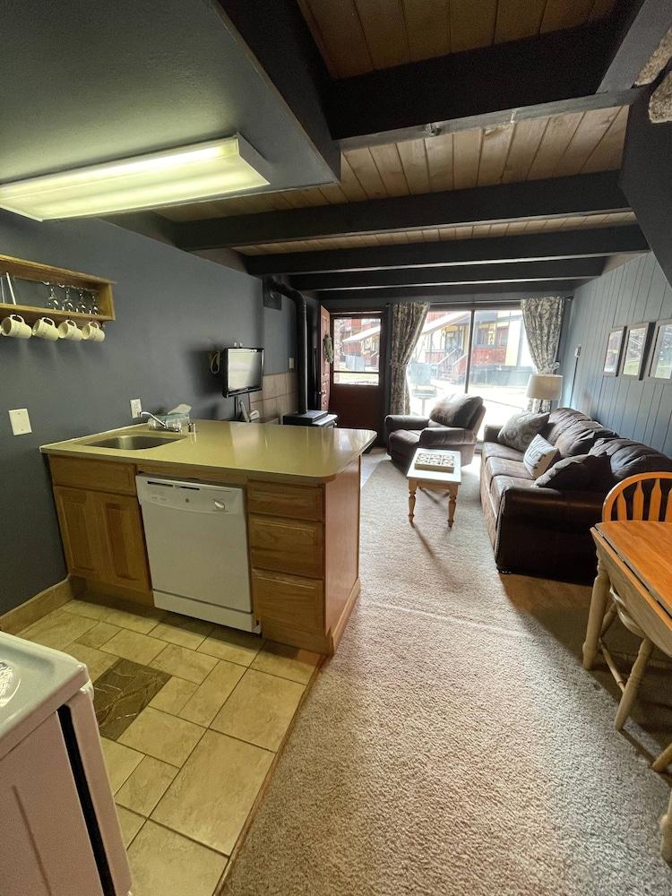 Auslander Condominiums photo 6