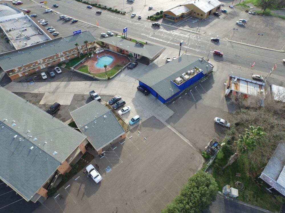 The River Inn and Suites photo 1