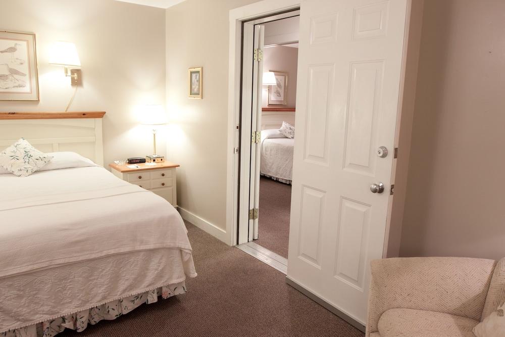 Mount Battie Inn photo 66