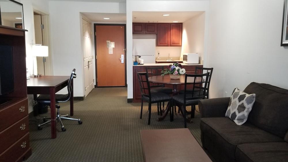 Wingate by Wyndham Indianapolis Airport-Rockville Rd. photo 27