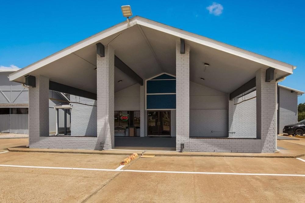 Quality Inn Madisonville photo 51