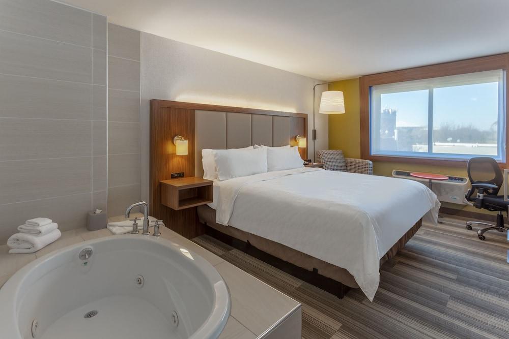Holiday Inn Express Laguardia Airport, an IHG Hotel photo 30