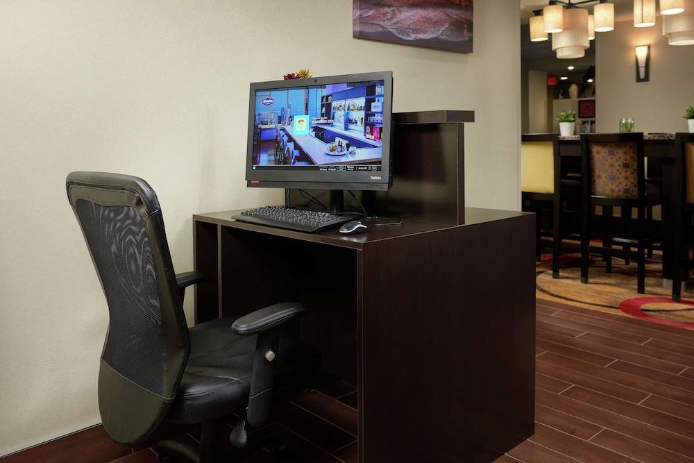 Hampton Inn Louisville I-65 @ Brooks Rd. photo 19