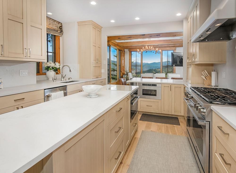 Snowberry by Elevation Accommodations photo 36