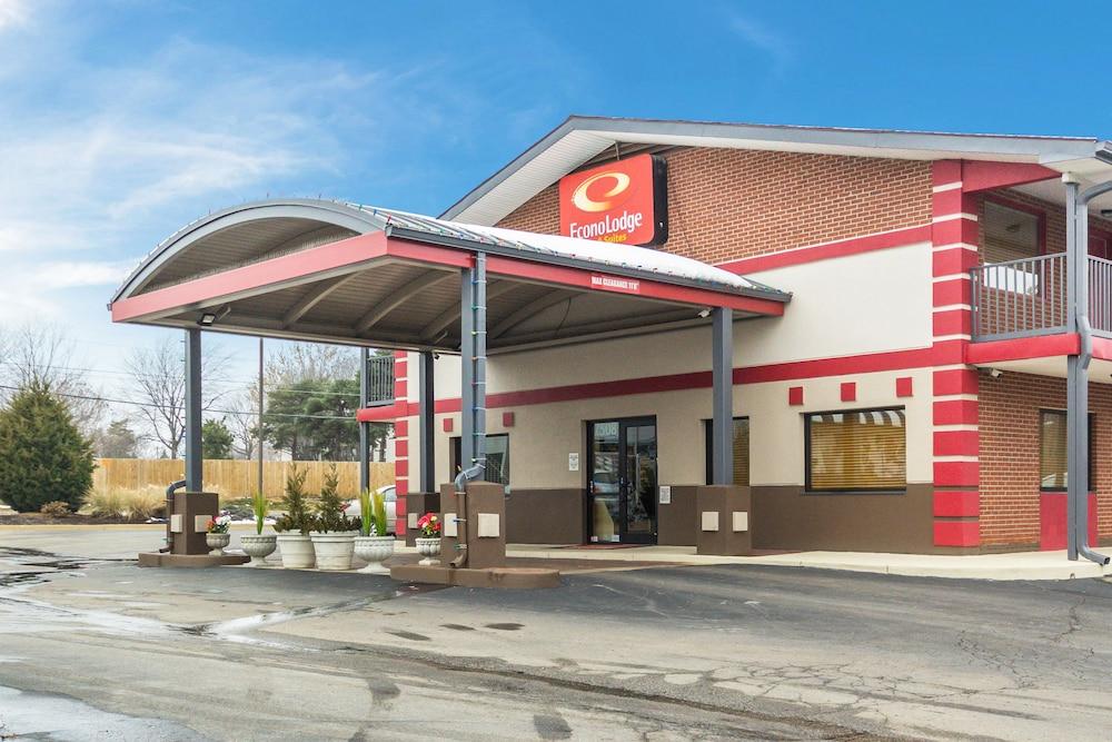 Econolodge Inn & Suites photo 46