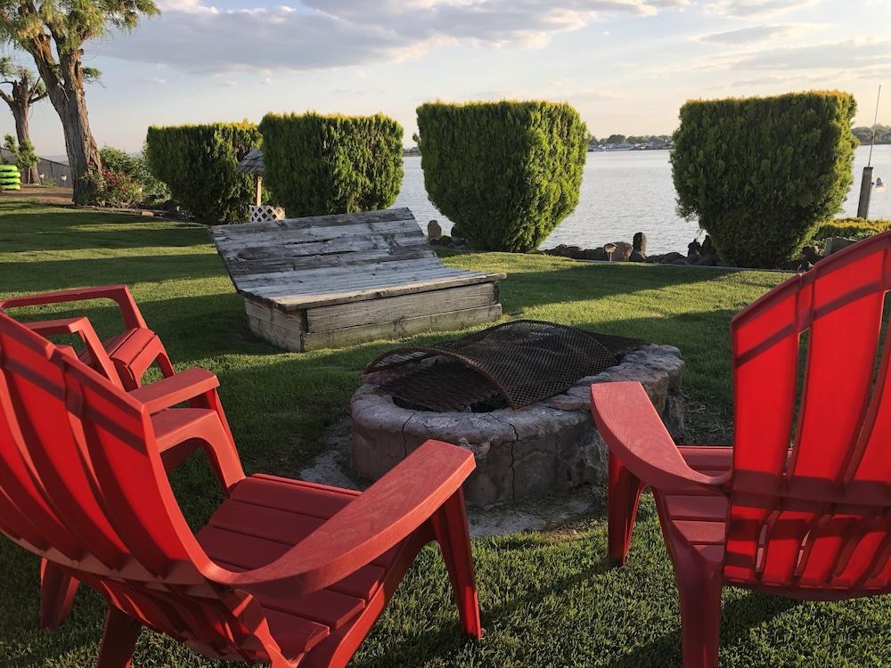 Lakeshore Inn Water Front photo 31