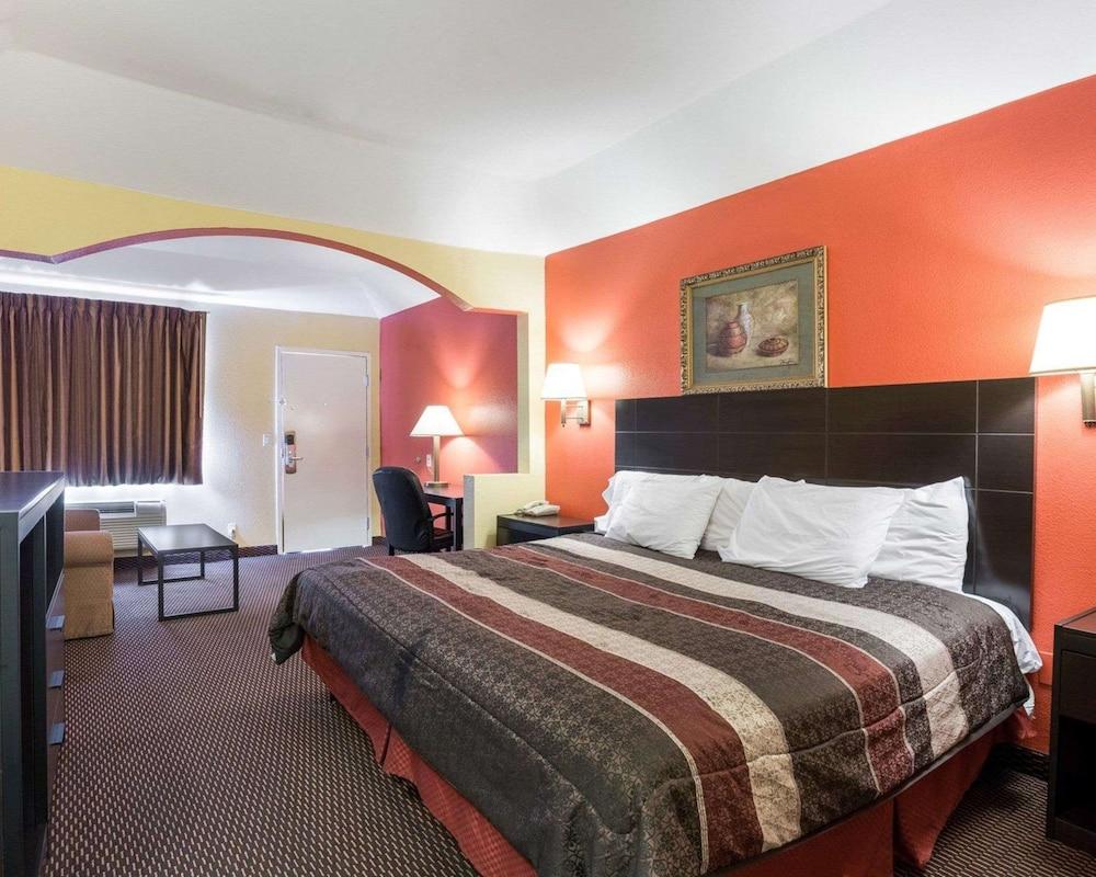 Rodeway Inn & Suites Humble IAH photo 16