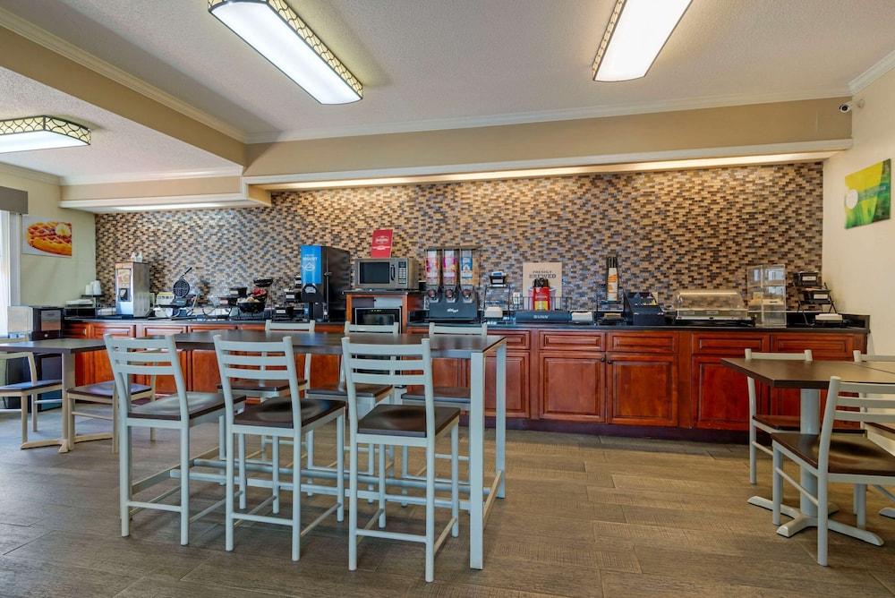 Quality Inn Ashburn photo 35