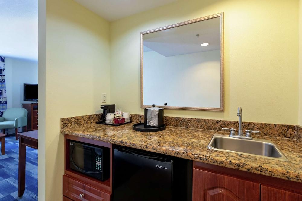 Hampton Inn & Suites Ft. Pierce photo 22