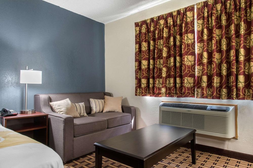 New Prague Inn & Suites photo 36