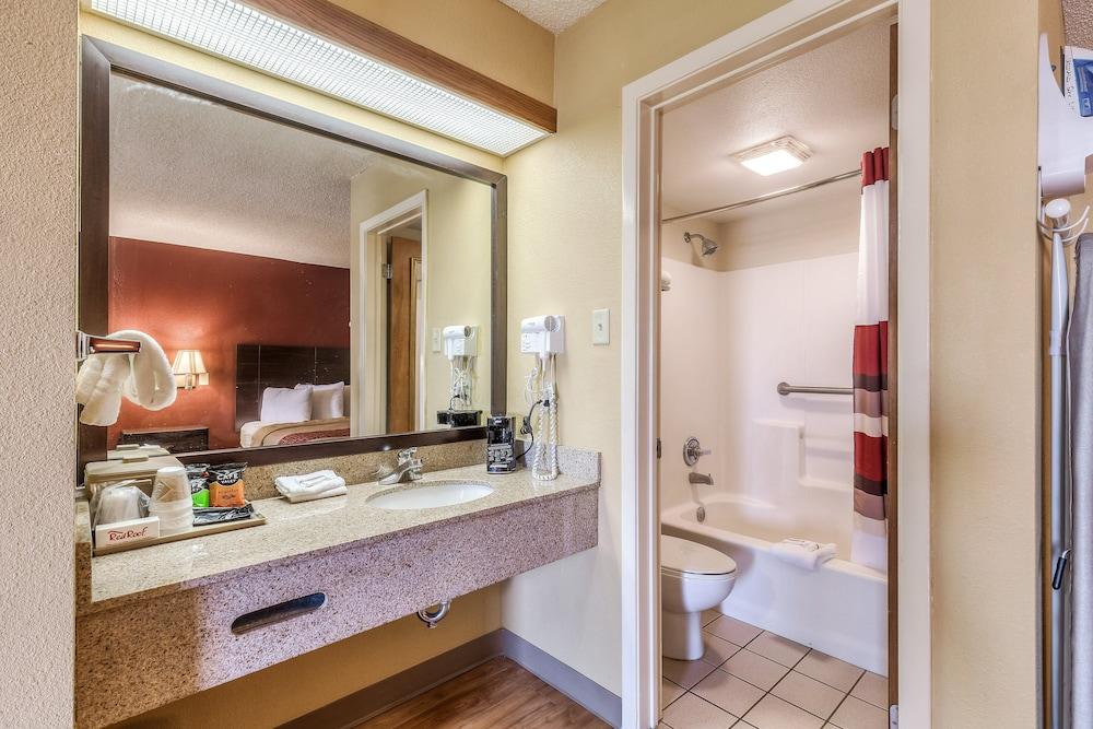 Red Roof Inn Amarillo West photo 29
