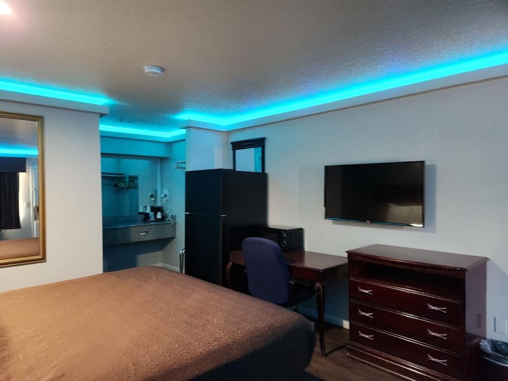 Express Inn Hobby photo 22