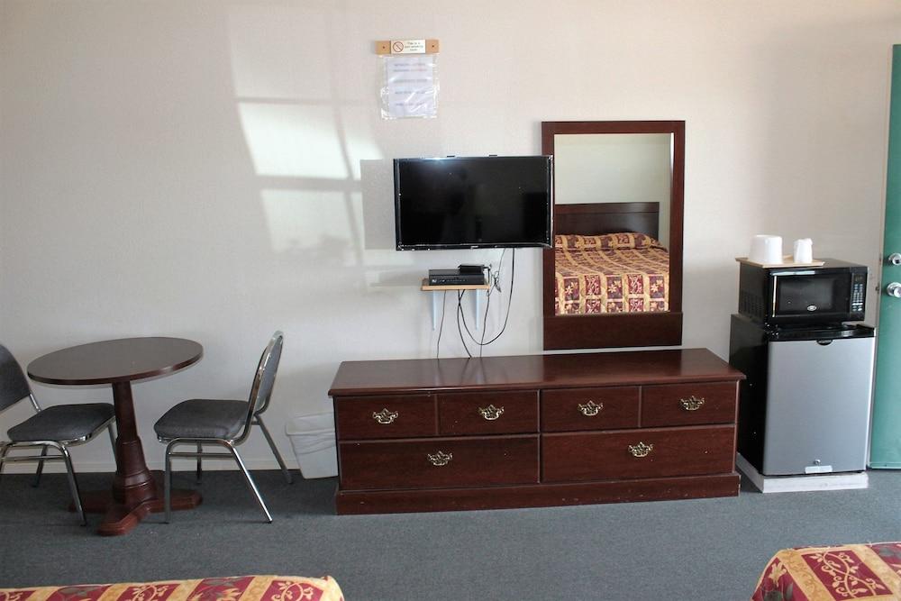 Adobe Inn Motel photo 4