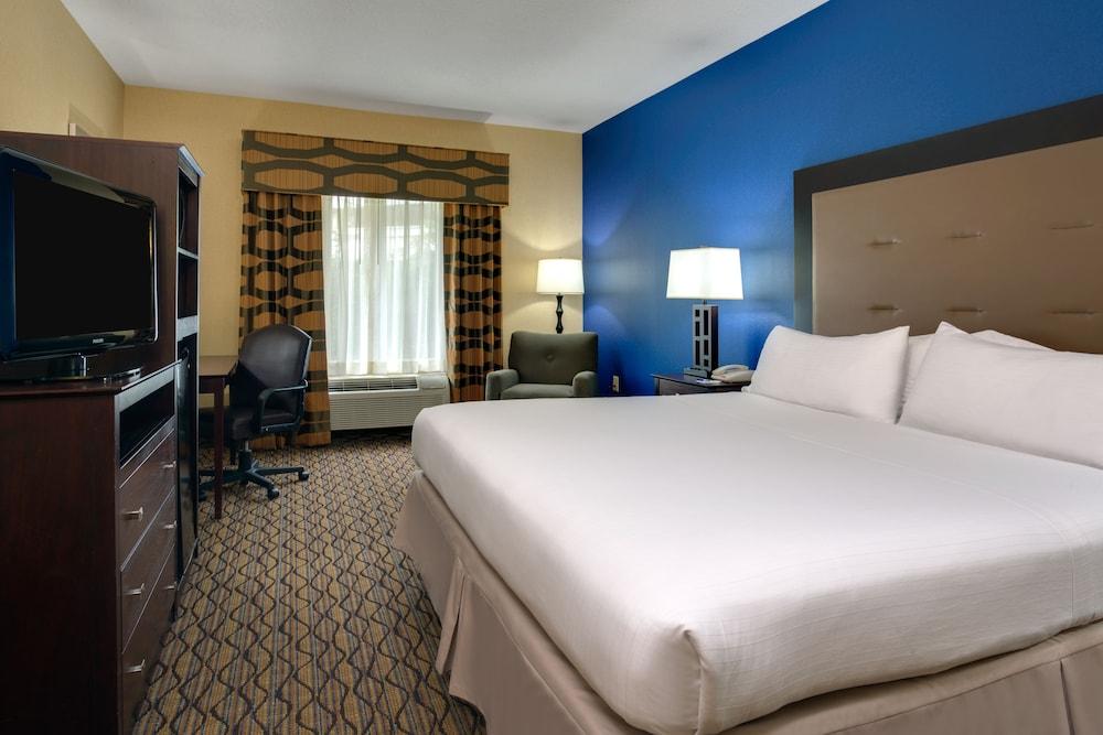 Holiday Inn Express Tower Center by IHG photo 17