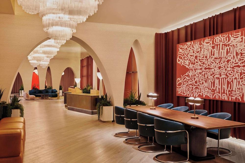Virgin Hotel Las Vegas, Curio Collection by Hilton photo 5