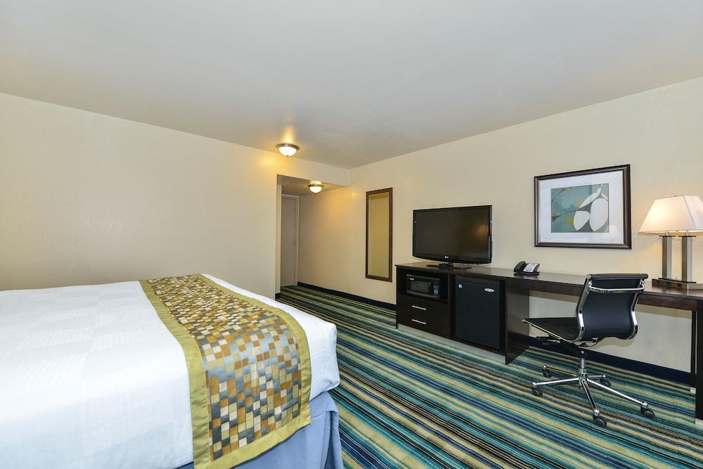 Super 8 by Wyndham Vallejo/Napa Valley photo 13