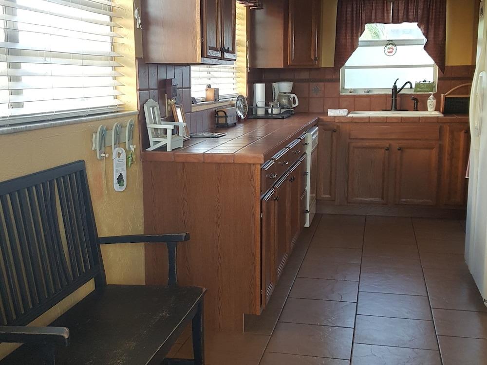 Silver Sands Motel photo 35