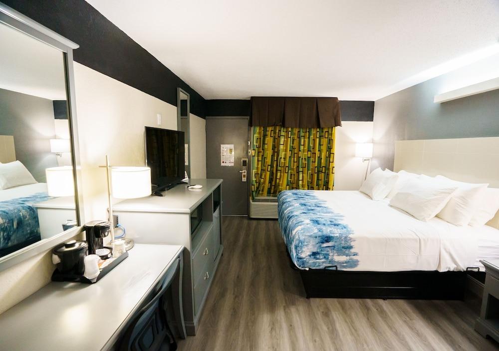 Lx Hotel, Powered by ACW Circle photo 15