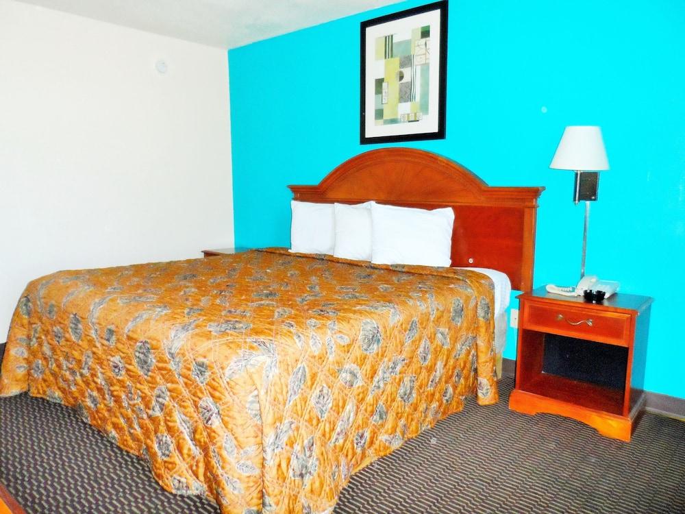Courtesy Inn photo 14
