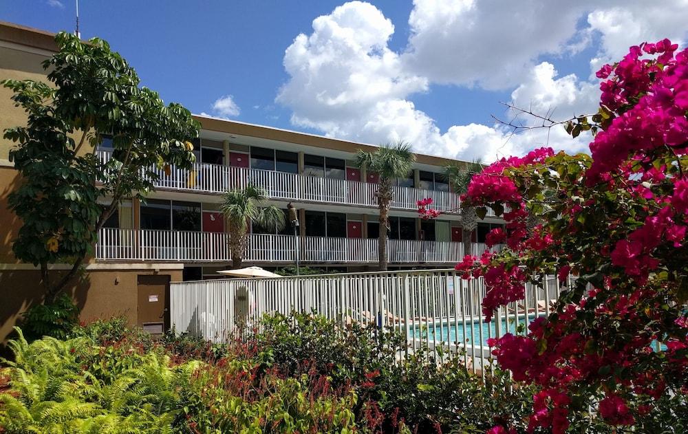 Red Carpet Inn Airport and Cruise Port Hotel Fort Lauderdale photo 11